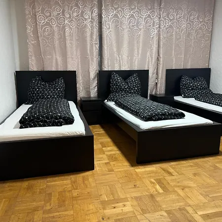 Laras Voll Ausgestattete Gartenwohnung Mit Wlan Und Tv شقة