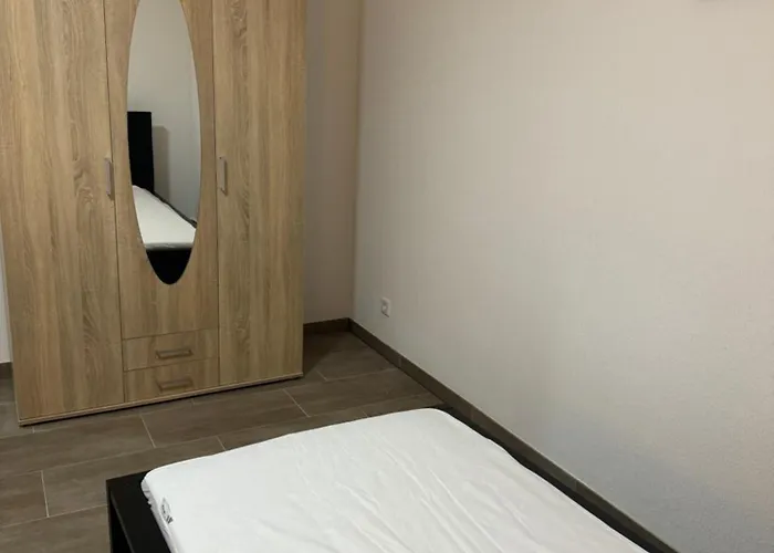 Laras Voll Ausgestattete Gartenwohnung Mit Wlan Und Tv شقة Werne