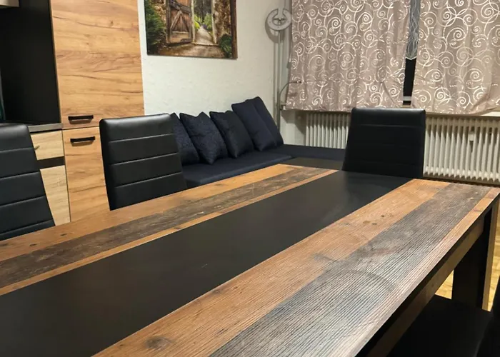 Laras Voll Ausgestattete Gartenwohnung Mit Wlan Und Tv شقة